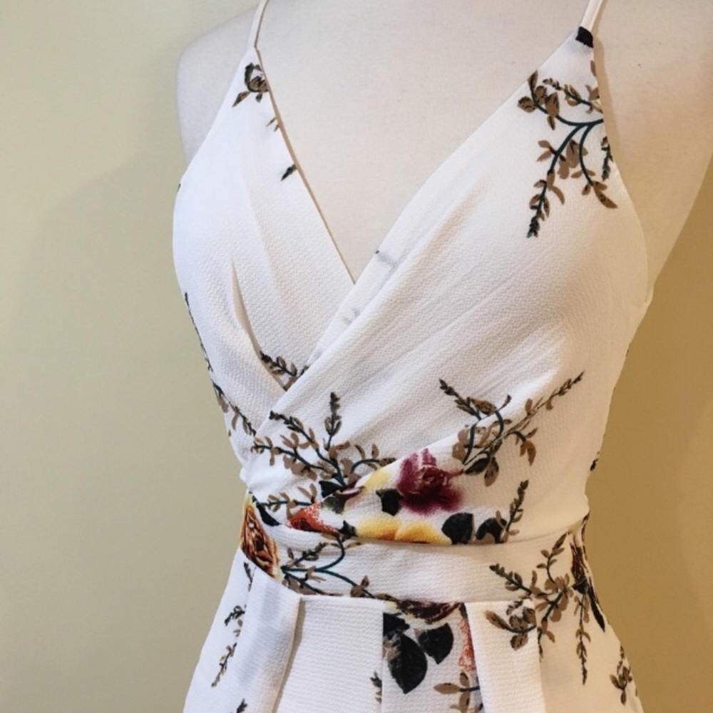 Gathered Surplice V Neck White Floral Cami Romper - Picture 5 of 7